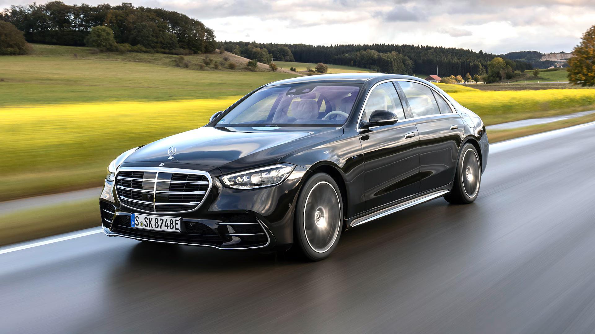 01-2024-Mercedes-Benz-S-Class-front-view-motion_jpg(1) 01-2024-Mercedes-Benz-S-Class-front-view-motion_jpg(1)